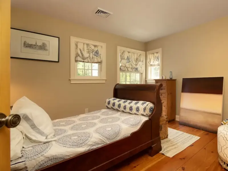https://harneyrealestate.com/property/7-cooper-hill-road-salisbury-ct- – image 29