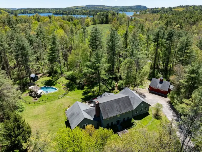 https://harneyrealestate.com/property/7-cooper-hill-road-salisbury-ct- – image 36