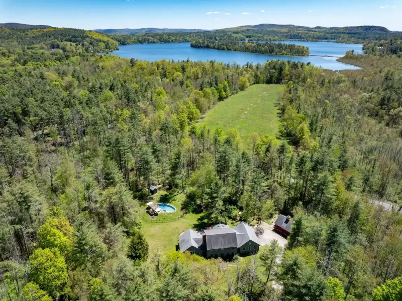 https://harneyrealestate.com/property/7-cooper-hill-road-salisbury-ct- – image 3
