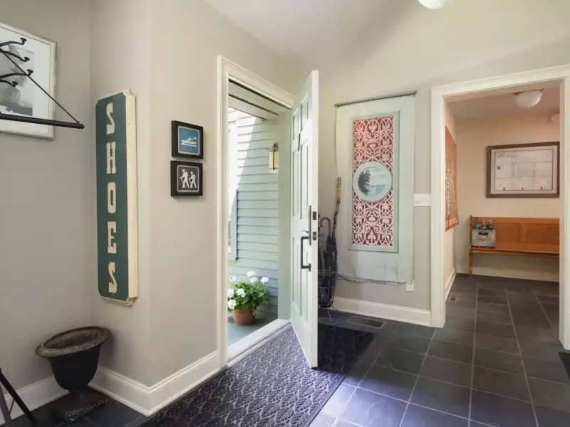 https://harneyrealestate.com/property/7-cooper-hill-road-salisbury-ct- – image 4