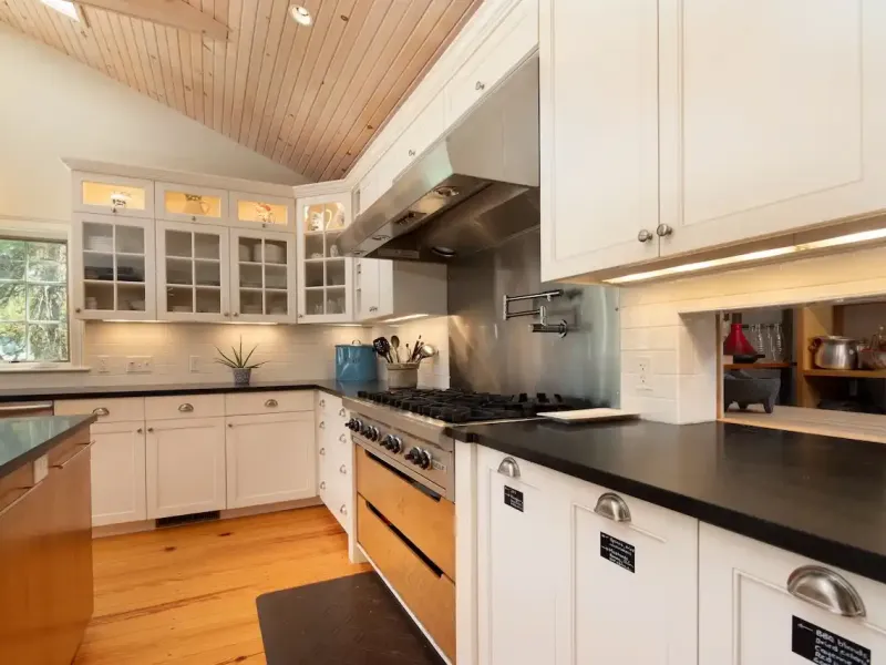 https://harneyrealestate.com/property/7-cooper-hill-road-salisbury-ct- – image 9