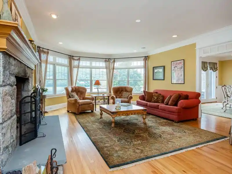 Waterfront For Sale – image 10