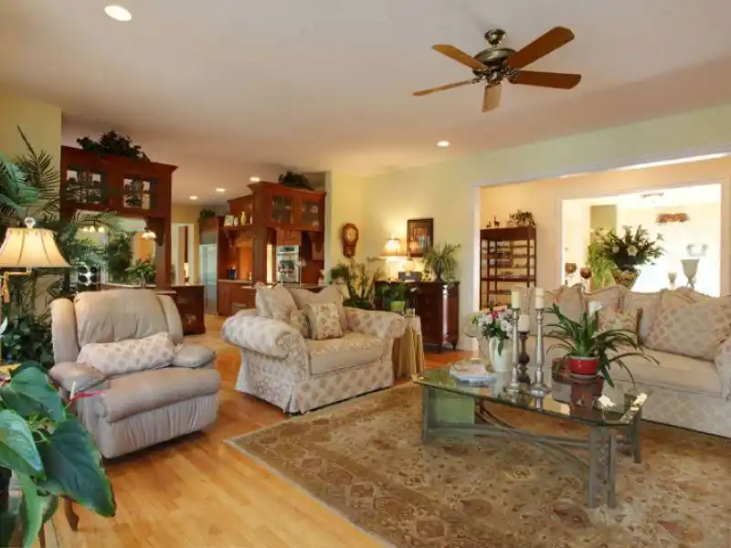 Residential For Sale – image 5