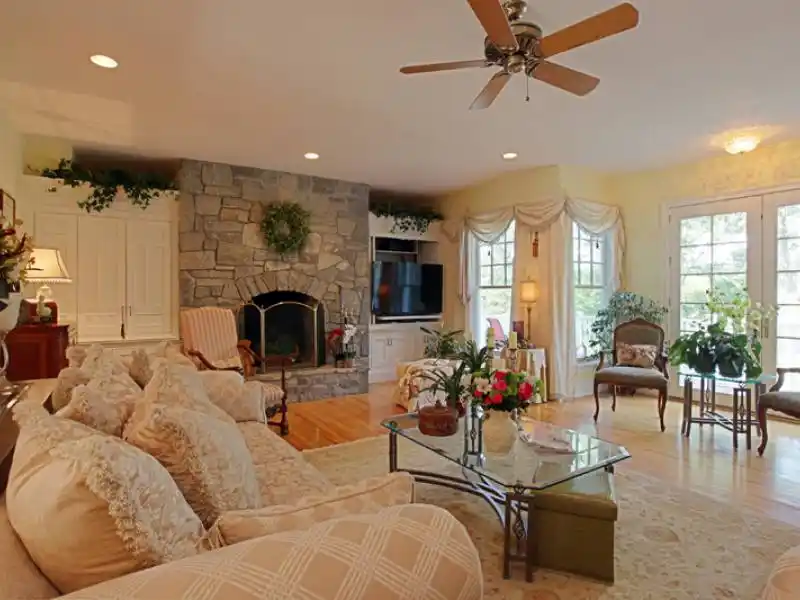Residential For Sale – image 7