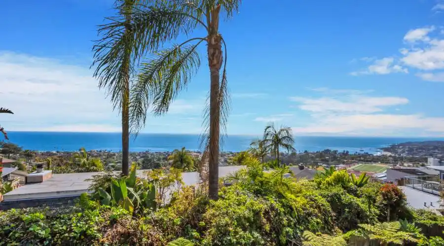 827 Buena Vista Way,Laguna Beach,California 92651,United States,3 Bedrooms Bedrooms,4 Rooms Rooms,2 BathroomsBathrooms,Residential,Buena Vista Way,1,215306