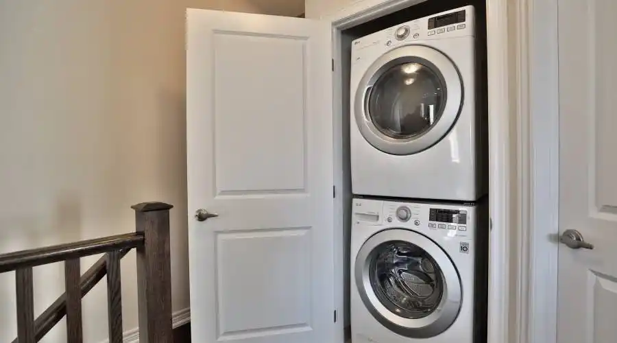 2363 Natasha Circle,Oakville,Canada,3 Bedrooms Bedrooms,8 Rooms Rooms,1 BathroomBathrooms,Residential,Natasha,235553