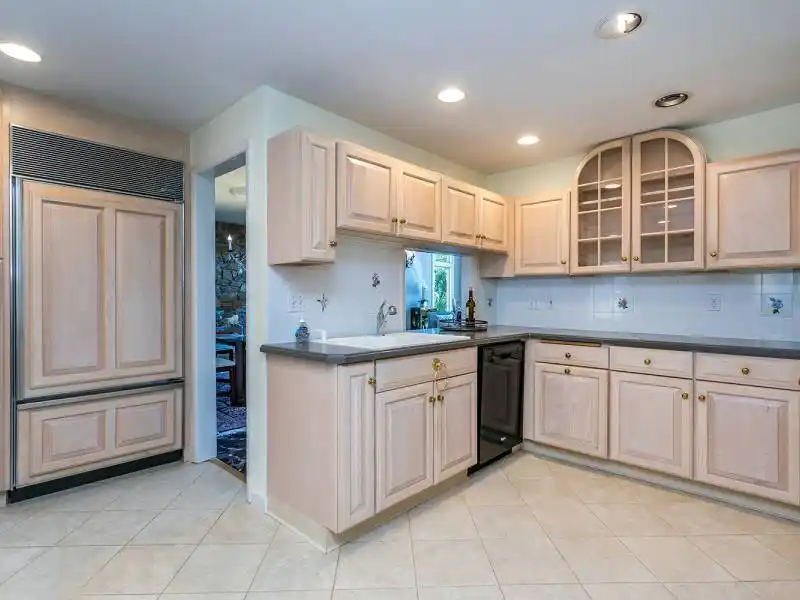Residential For Sale – image 4