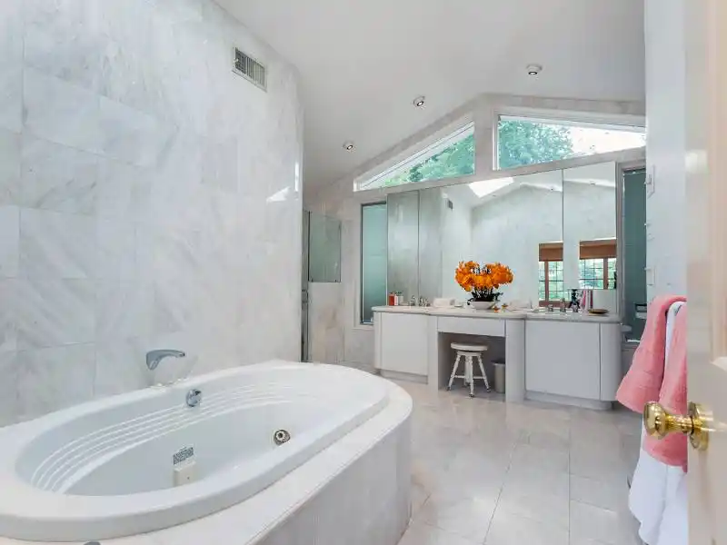 Residential For Sale – image 10