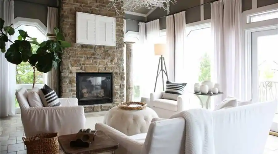 4 SEASONS ROOM 