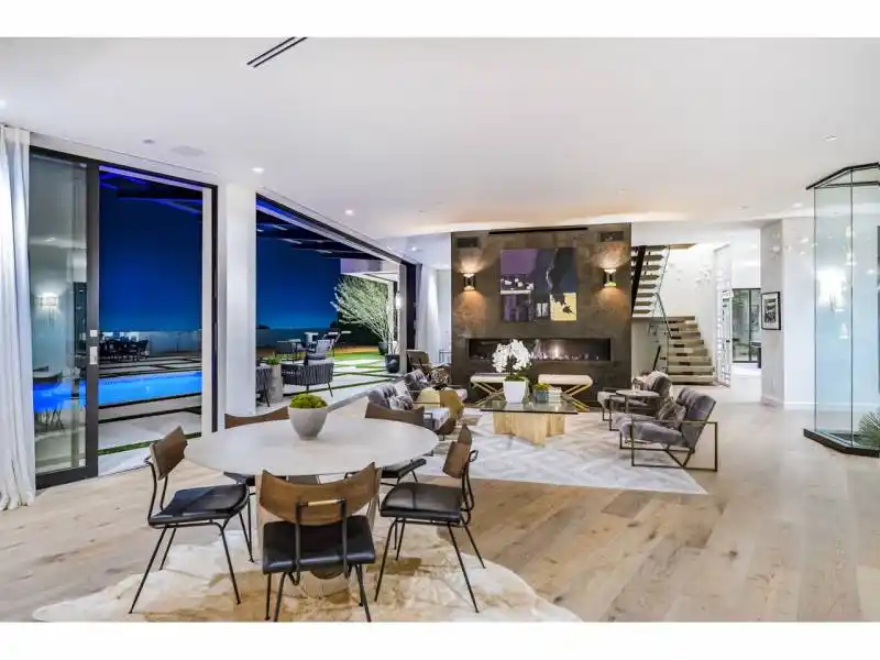 Residential For Sale – image 6
