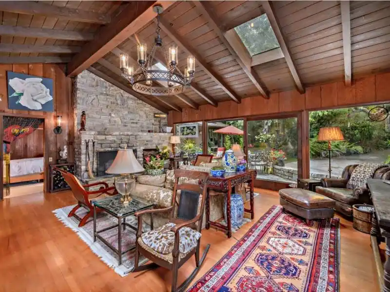 Residential For Sale – image 1