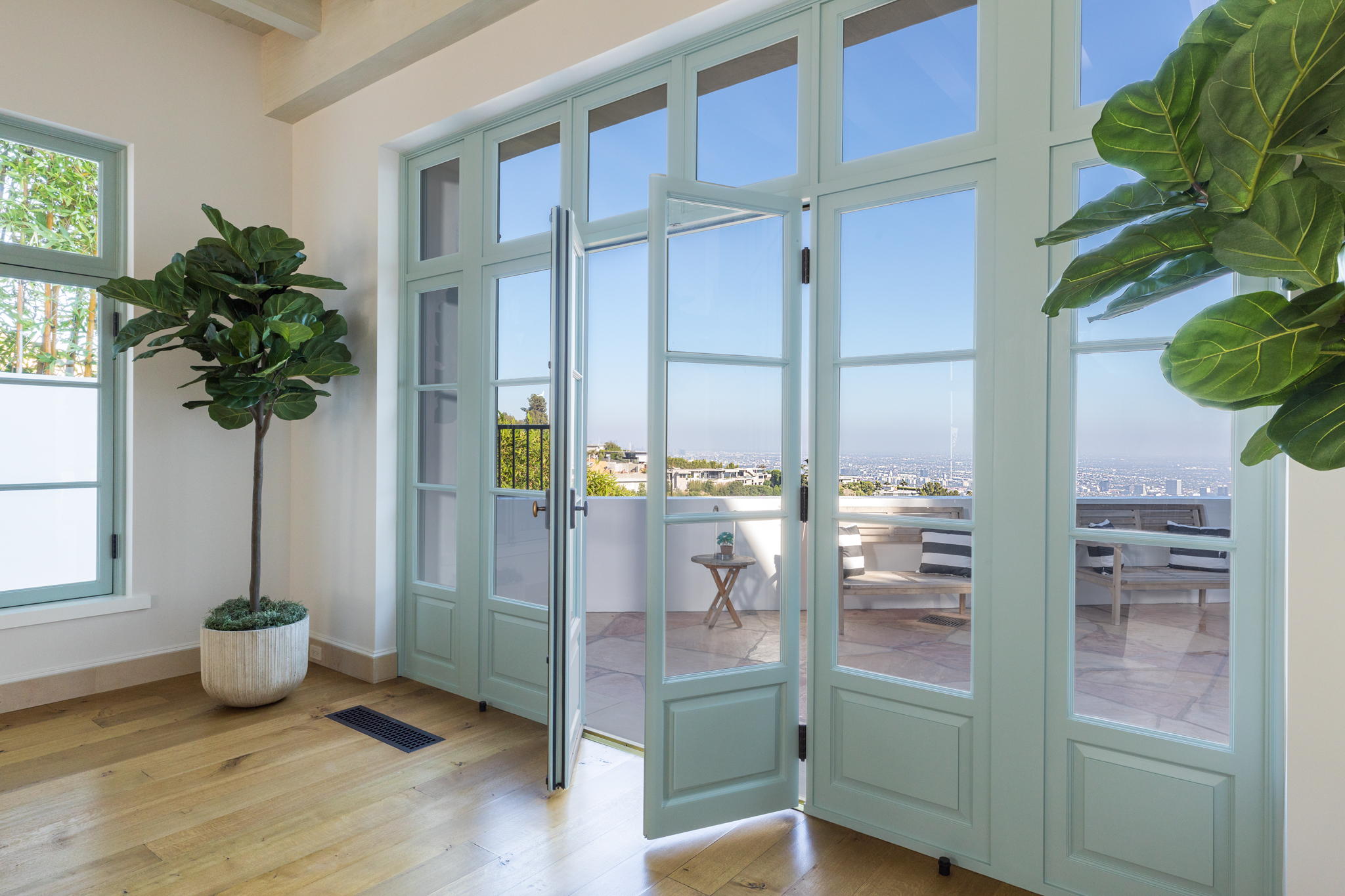 9240 Robin Dr, Los Angeles CA – image 16