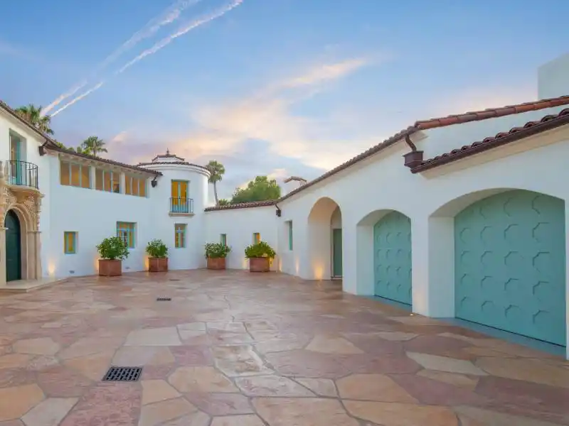 9240 Robin Dr, Los Angeles CA – image 3