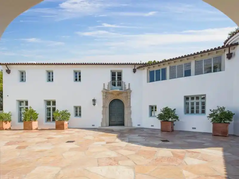 9240 Robin Dr, Los Angeles CA – image 7