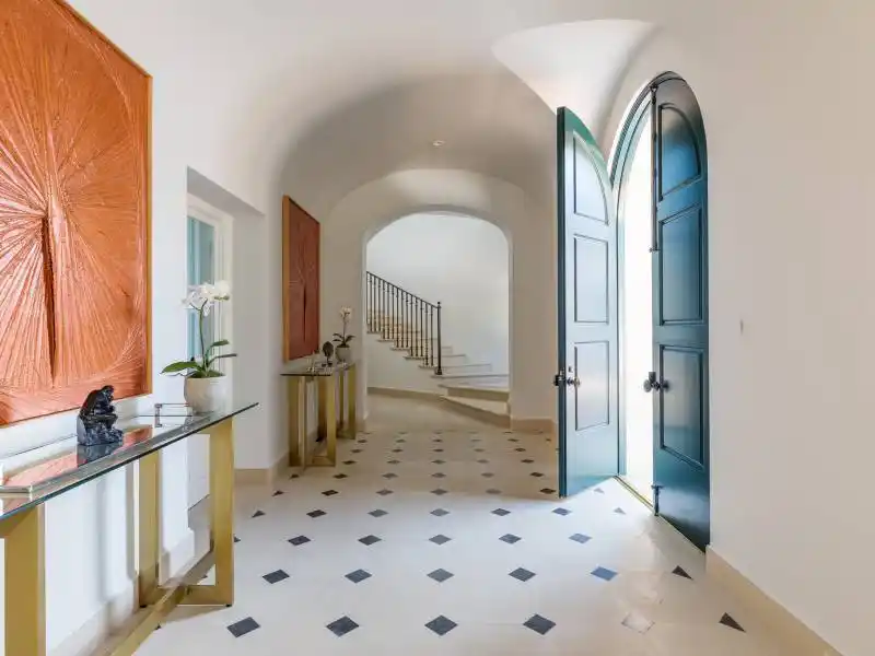 9240 Robin Dr, Los Angeles CA – image 10