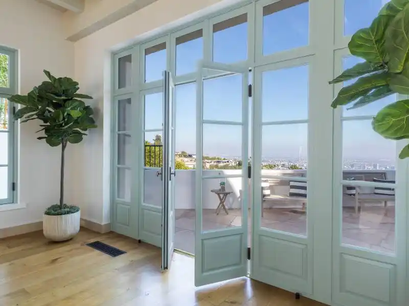 9240 Robin Dr, Los Angeles CA – image 16