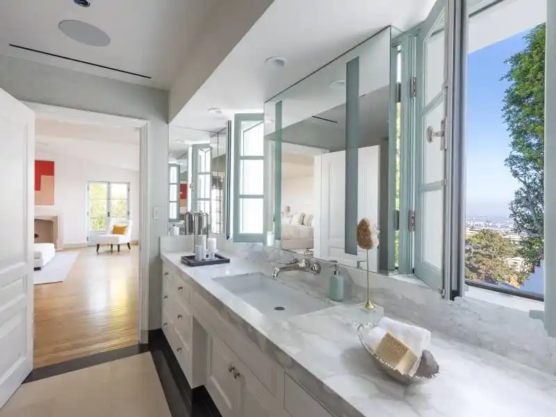 9240 Robin Dr, Los Angeles CA – image 31
