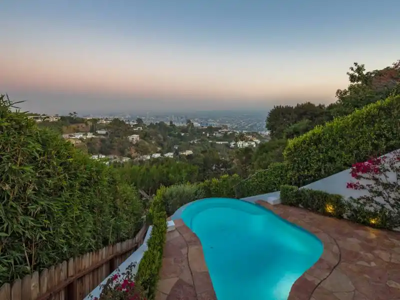9240 Robin Dr, Los Angeles CA – image 43