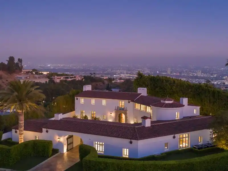 9240 Robin Dr, Los Angeles CA – image 1