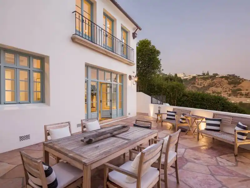 9240 Robin Dr, Los Angeles CA – image 56