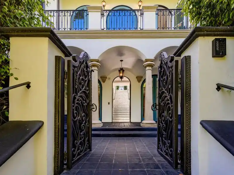 1133 Tower Rd. Beverly Hills – image 3