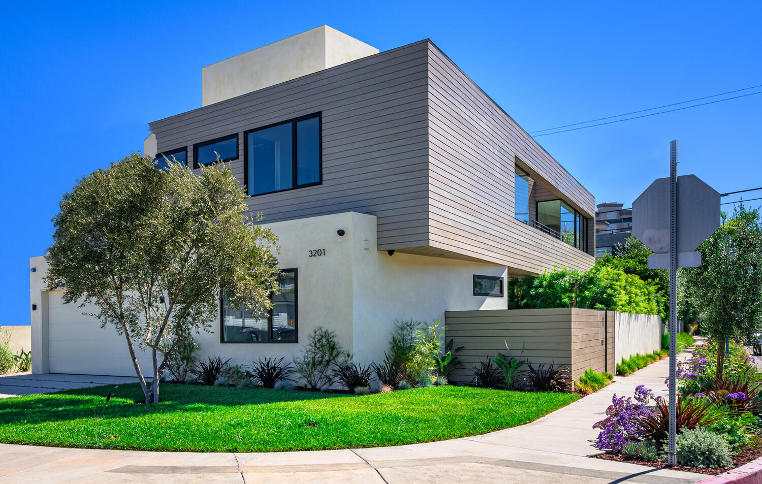 3201 Thatcher Ave, Marina Del Rey – image 2